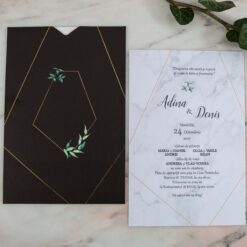 invitatie de nunta eleganta cu plic maro inchis cu auriu