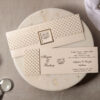 invitatii nunta elegante din carton crem sidefat cu folio auriu 8268.