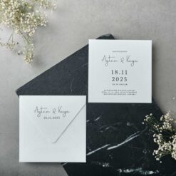 invitatii nunta simple si elegante albe cu chenar embosat 22502.