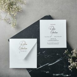 invitatii nunta simple si elegante albe 22512.