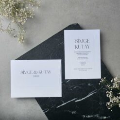 invitatii nunta simple albe embosate cu plic inclus 22518.