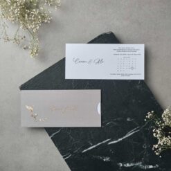 invitatii nunta glisante cu plic cu motive florale 22554.