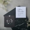 invitatii nunta cu plic negru si motive florale 22560.